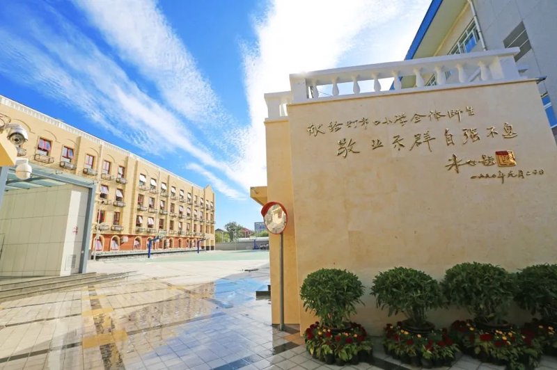 如何撰写一份生动有趣的综合评语?这是一门艺术,也是对学生的深入了解。